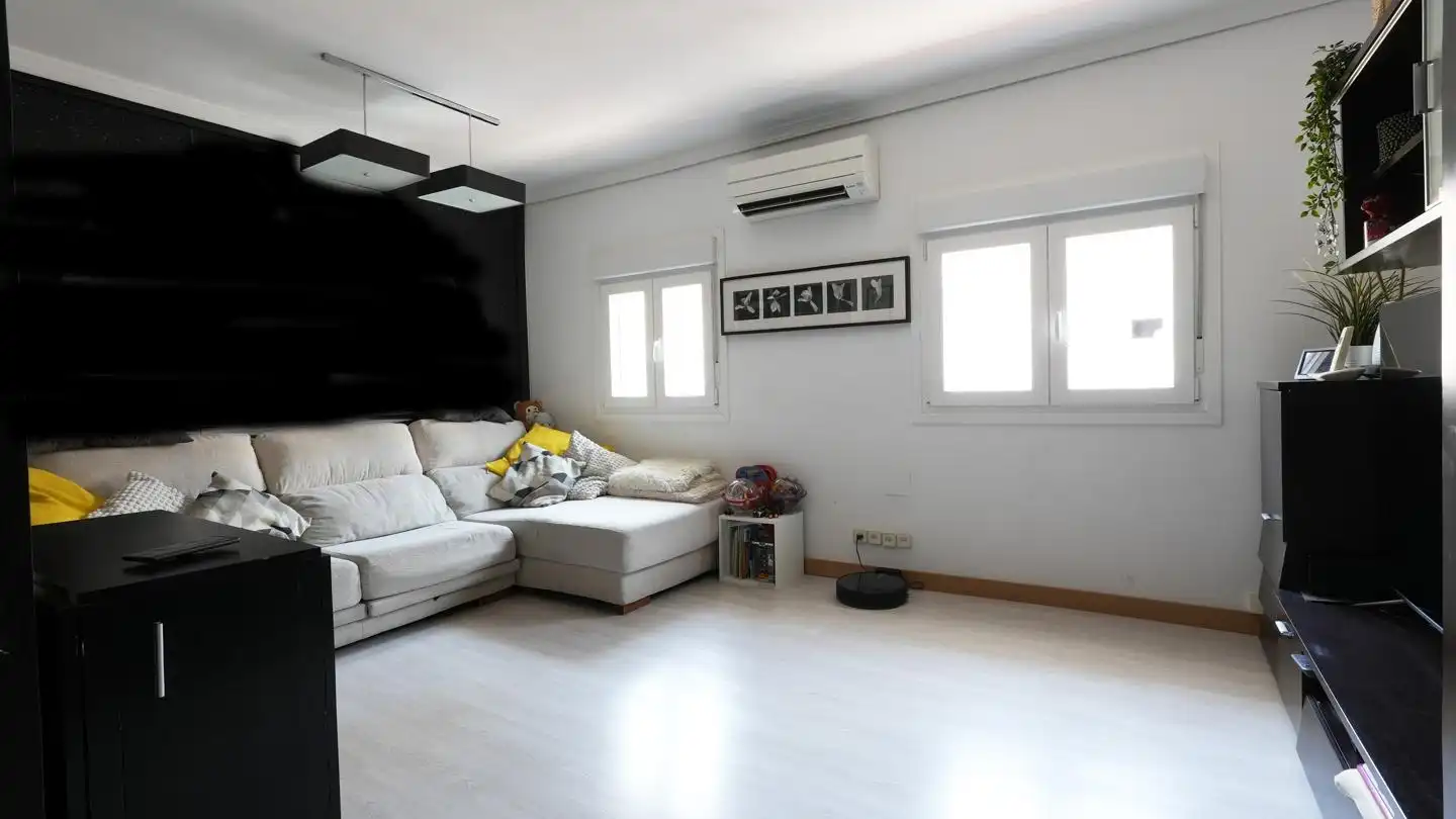 Sala d'estar de Pis en venda en Madrid amb Aire condicionat