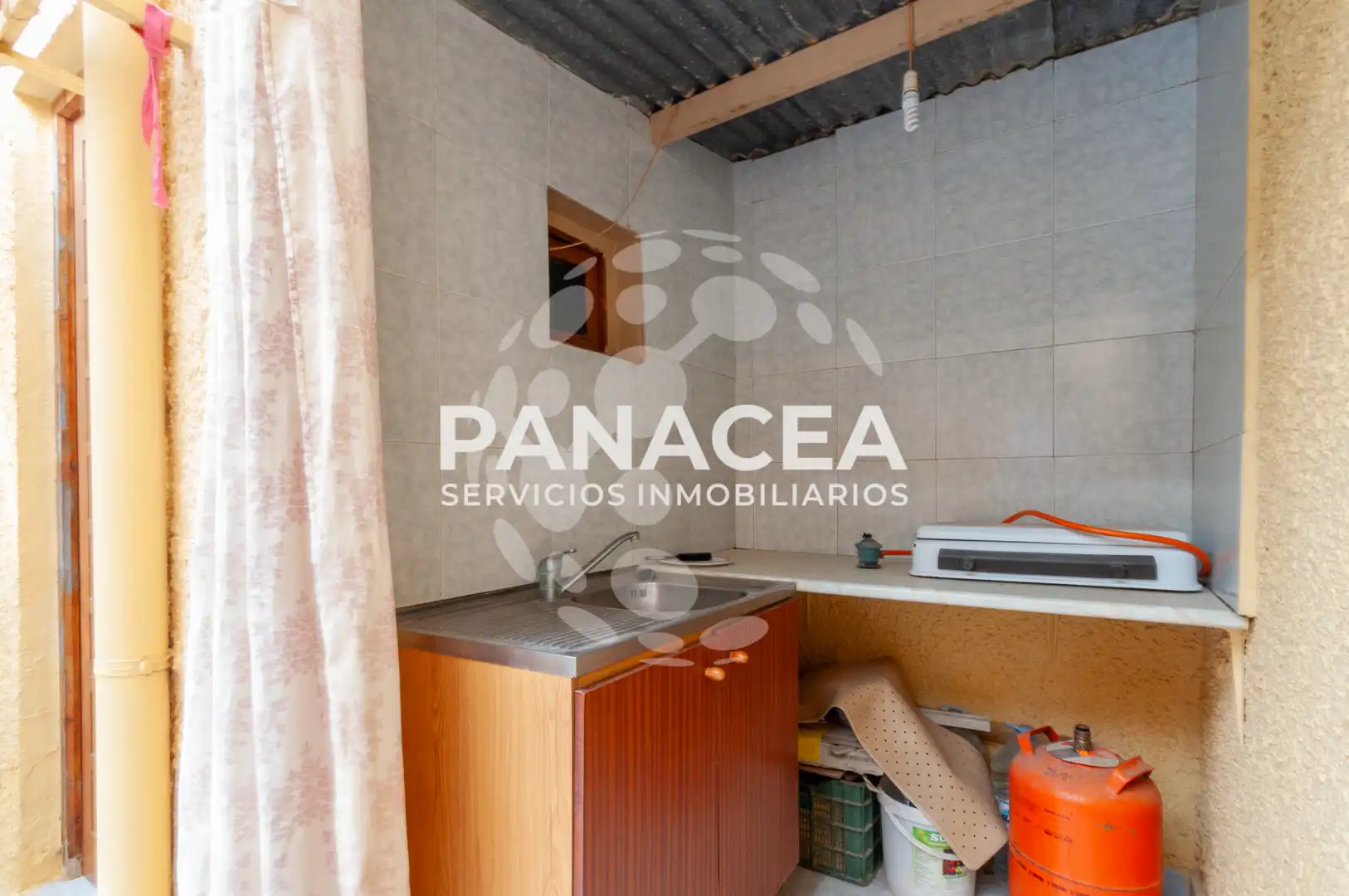 Cuina de Casa o xalet en venda en Roquetas de Mar amb Aire condicionat, Jardí privat i Moblat
