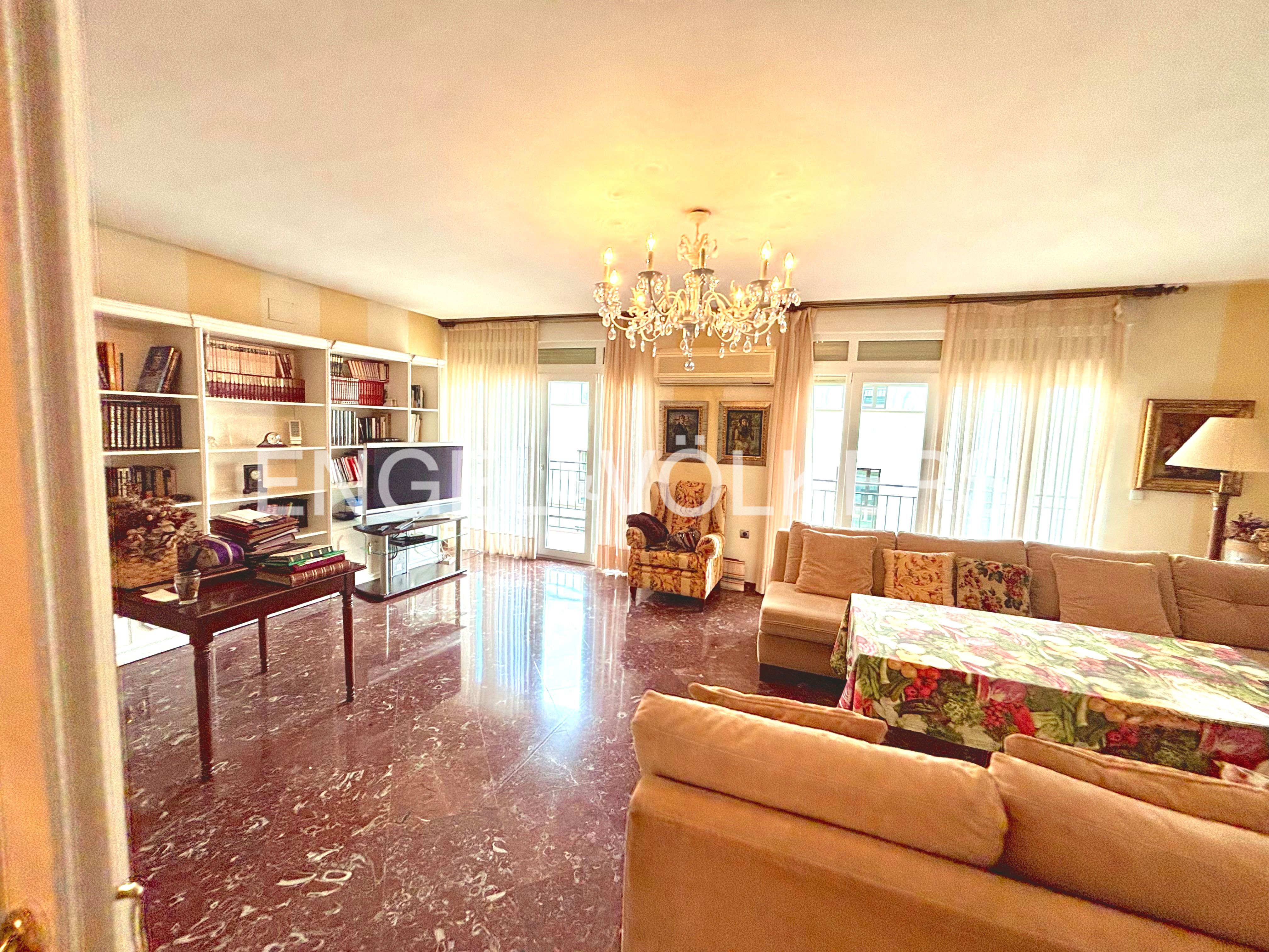 Sala d'estar de Apartament en venda en  Sevilla Capital amb Aire condicionat, Calefacció i Terrassa