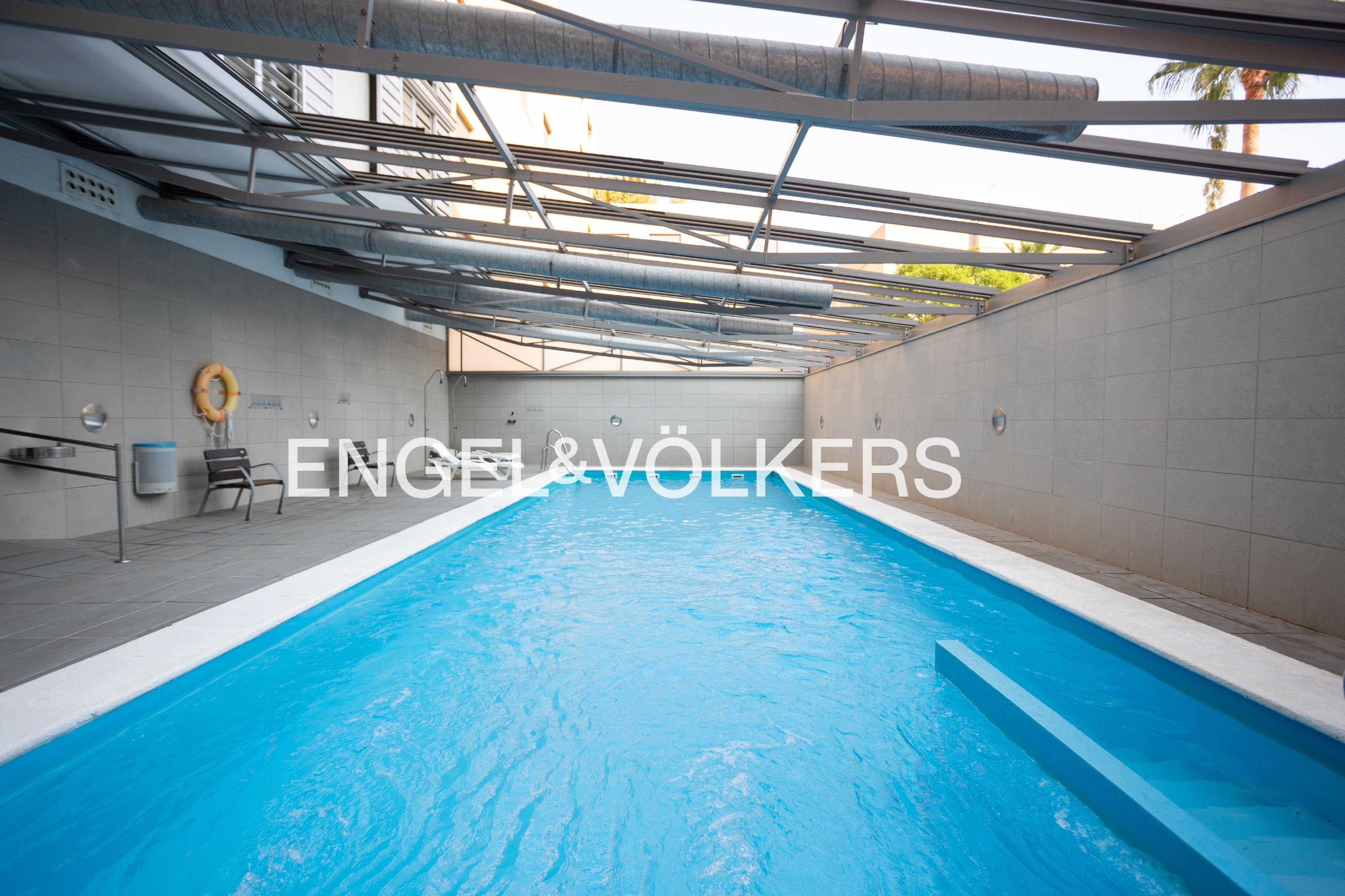 Swimming pool of Apartment for sale in  Sevilla Capital  with Air Conditioner, Heating and Parquet flooring