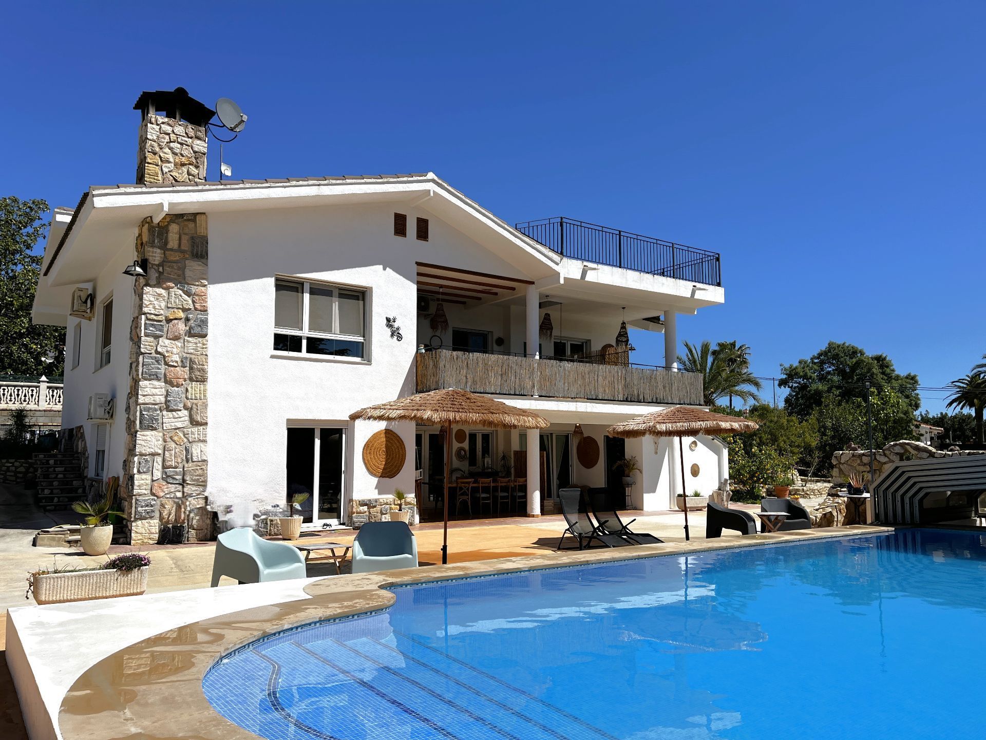 Vista exterior de Casa o xalet en venda en Ontinyent amb Aire condicionat, Calefacció i Jardí privat