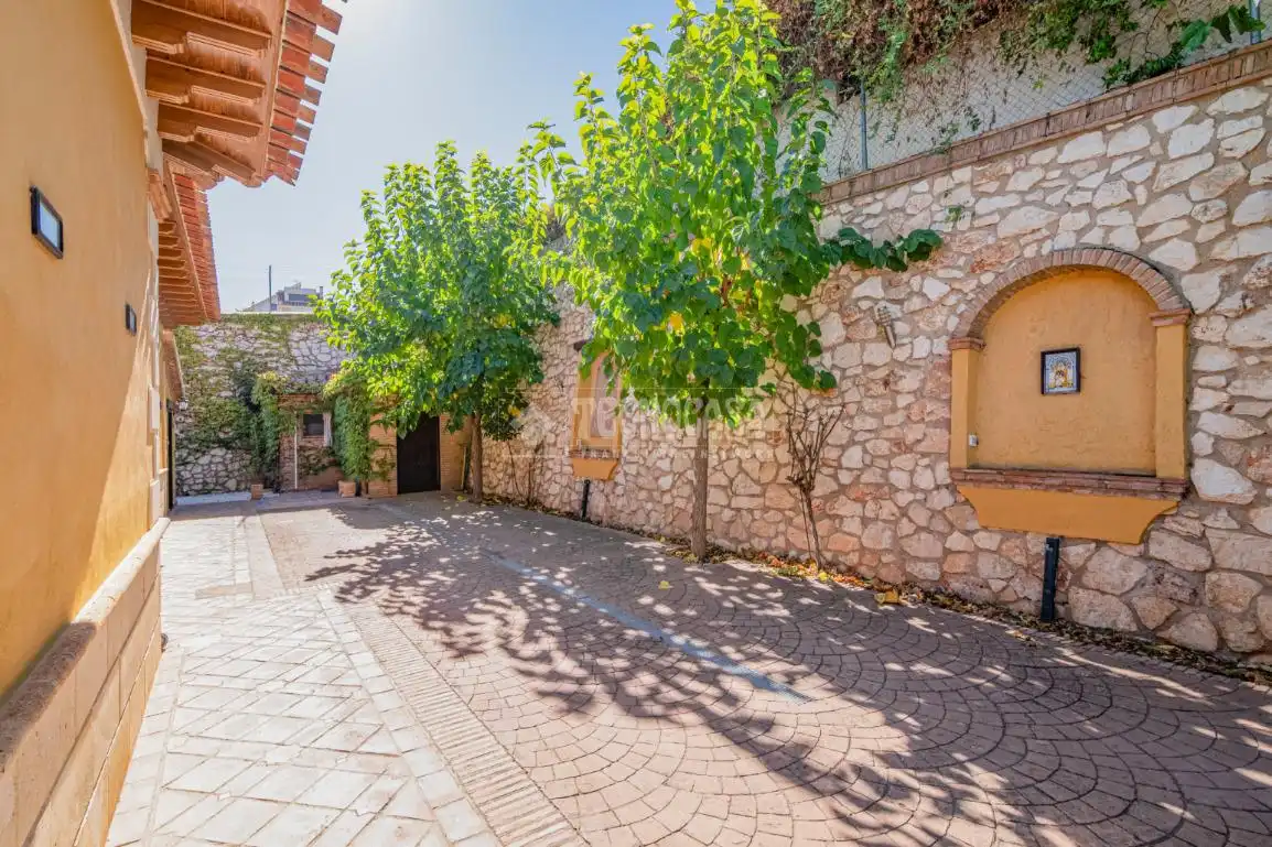 Vista exterior de Casa o chalet en venta en La Zubia con Aire acondicionado, Calefacción y Jardín privado
