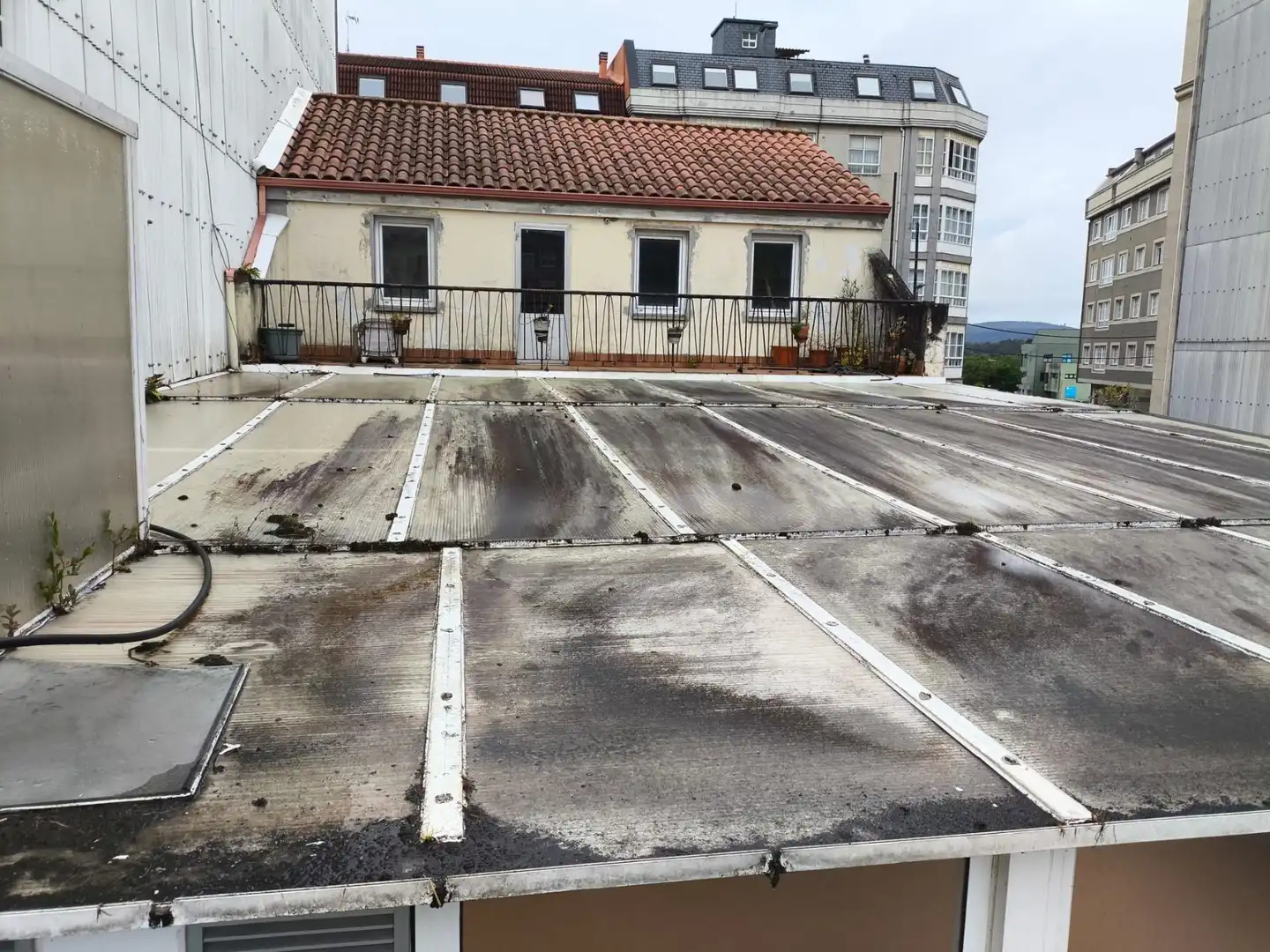 Vista exterior de Casa o xalet en venda en Carballo amb Jardí privat i Terrassa