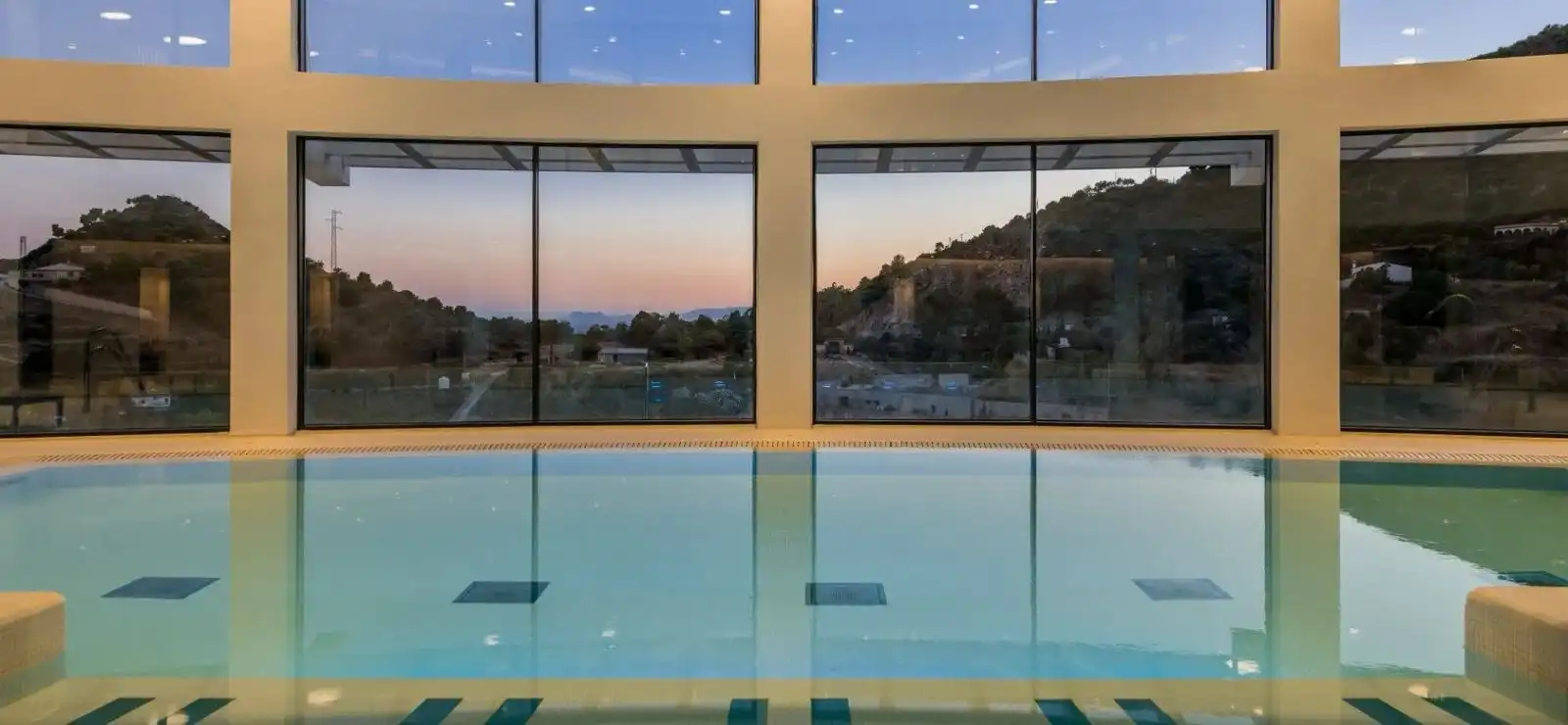 Schwimmbecken von Wohnung zum Verkauf in Ojén mit Klimaanlage, Terrasse und Abstellraum