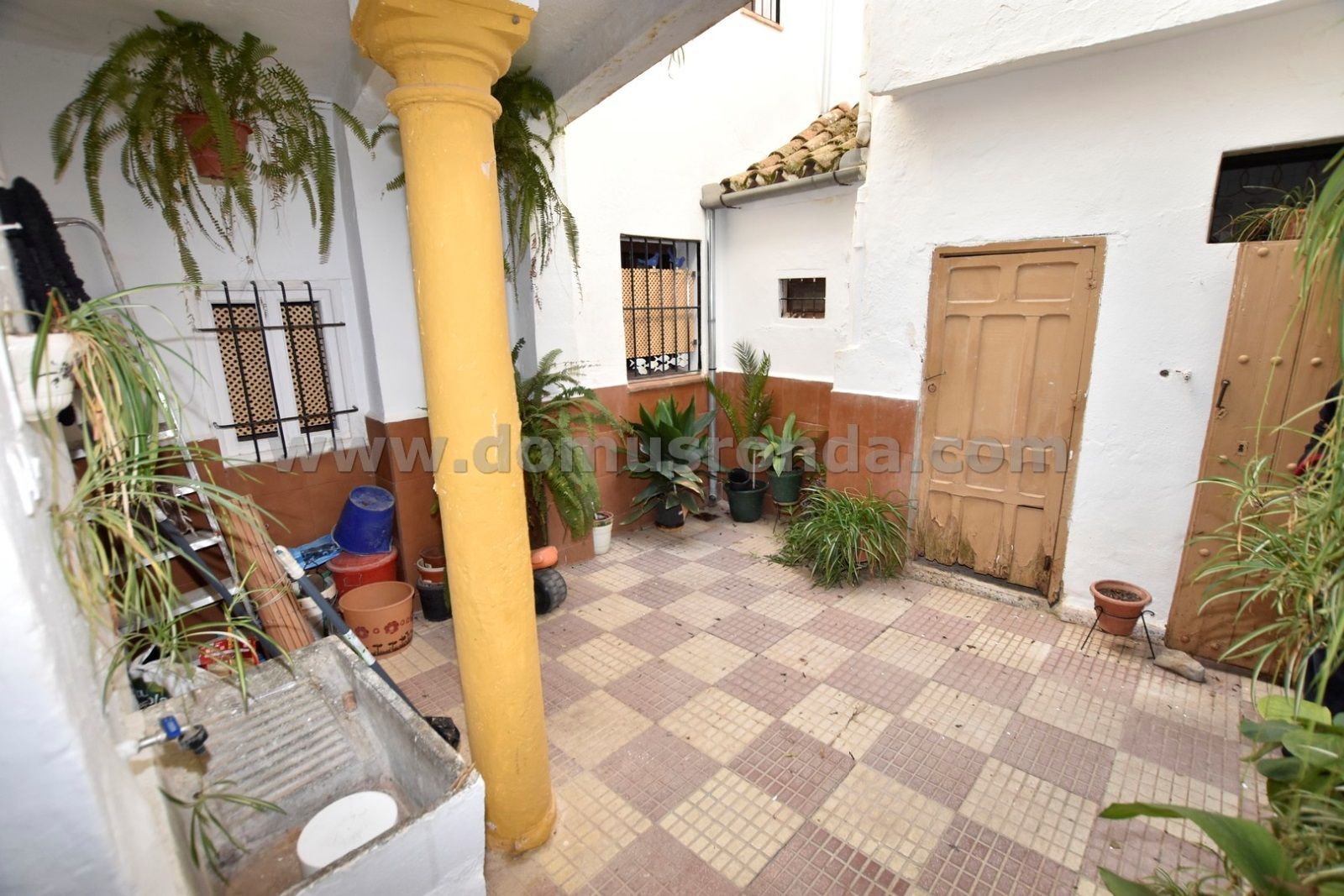 Vista exterior de Casa o xalet en venda en Ronda amb Calefacció i Balcó