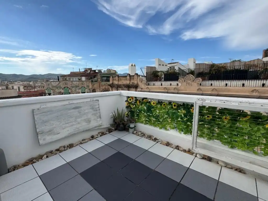 Apartment with terrace for sale in Centre
