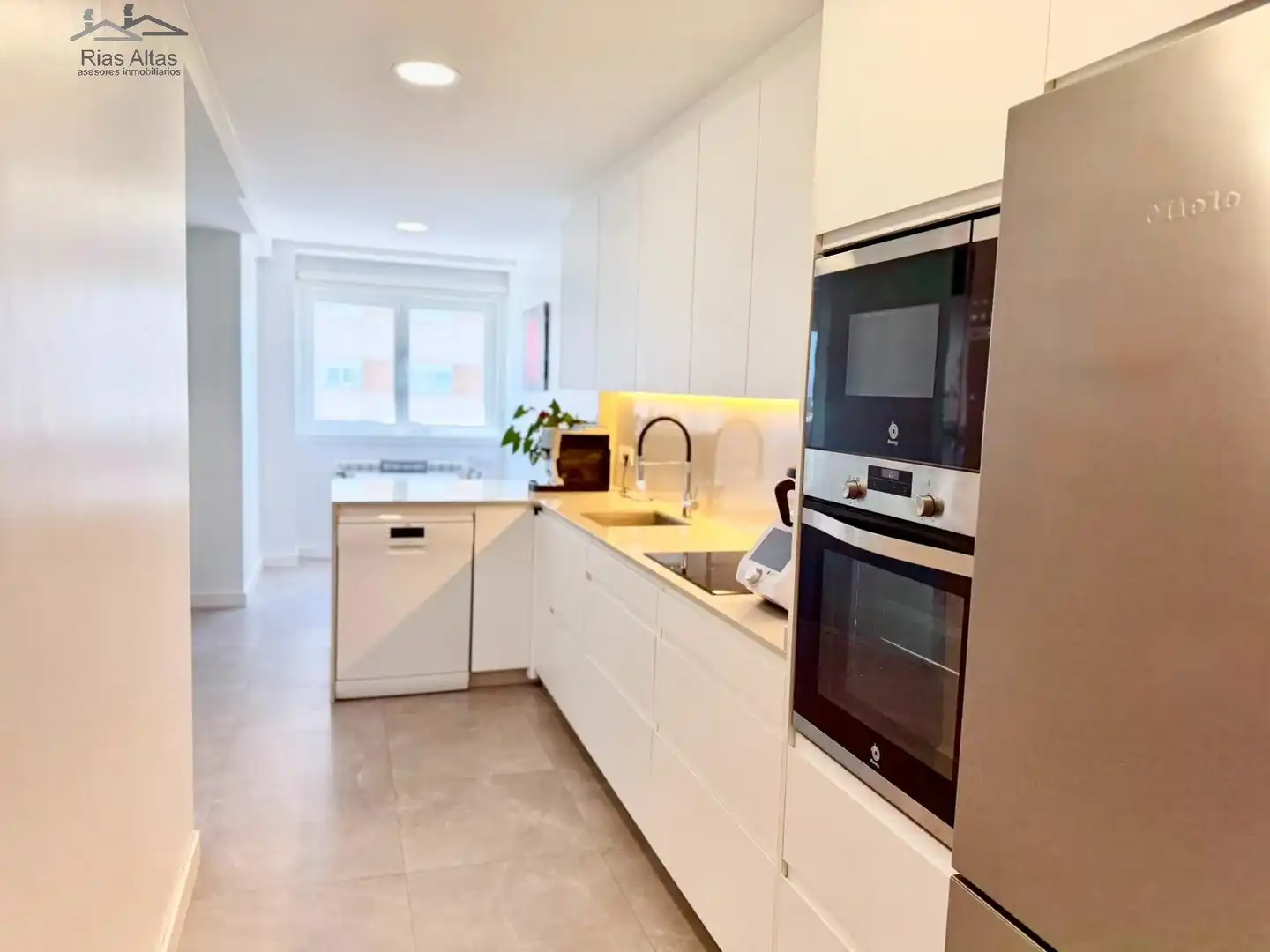 Cocina de Piso en venta en A Coruña Capital  con Calefacción, Terraza y Amueblado