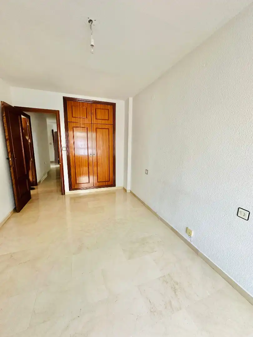 Flat for rent in Granada  with Air Conditioner, Heating and Washing machine