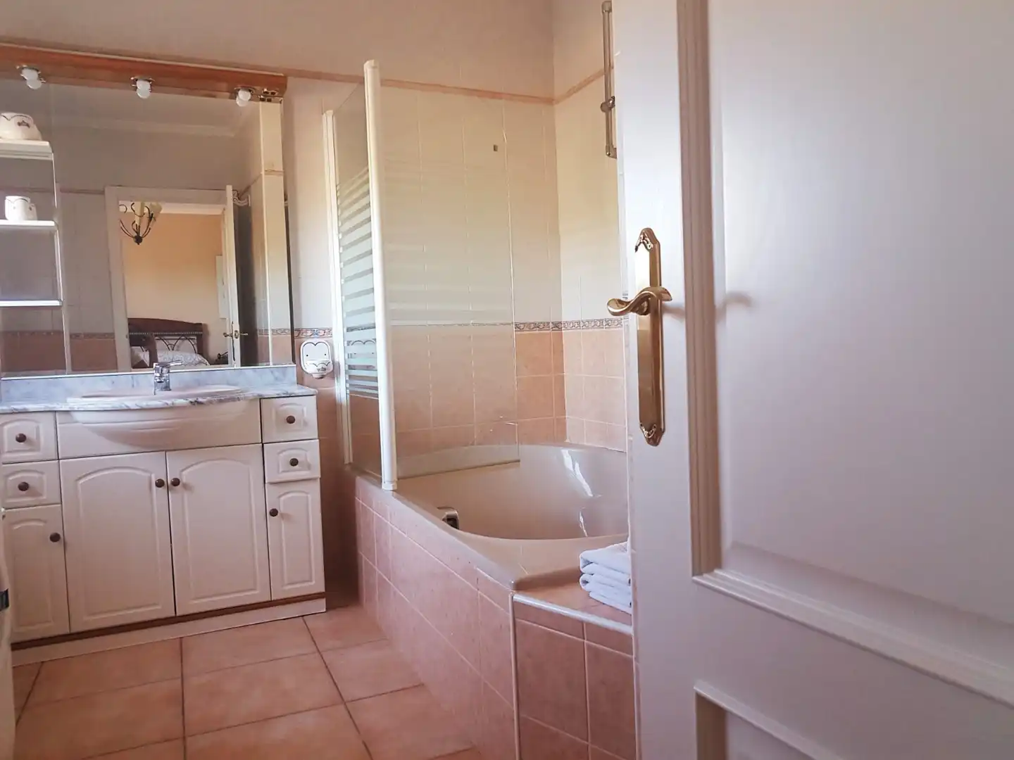 Bathroom of Detached homes for sale in Cuenca  with Air Conditioner, Terrace and Furnished