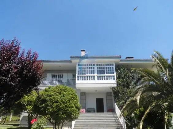 House with garden for sale in Coles