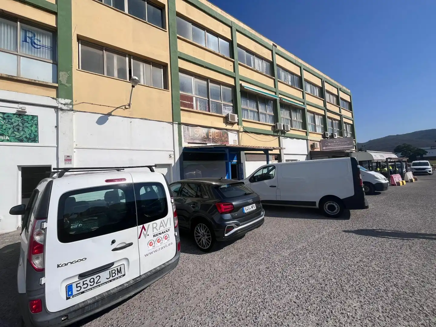 Parkplatz von Fabrikhallen zur Miete in San Roque