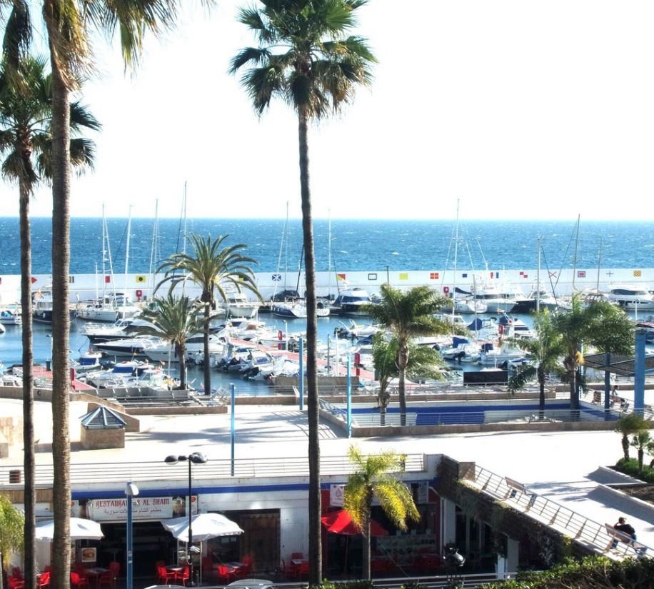 Vista exterior de Pis en venda en Marbella amb Moblat, Forn i Rentadora