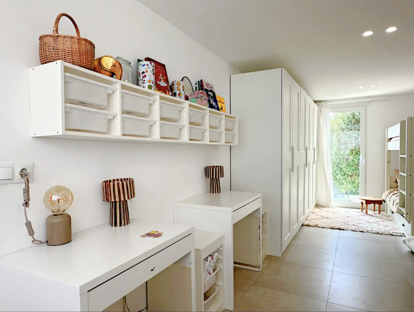 Dormitori de Casa o xalet en venda en Estepona amb Aire condicionat, Jardí privat i Terrassa