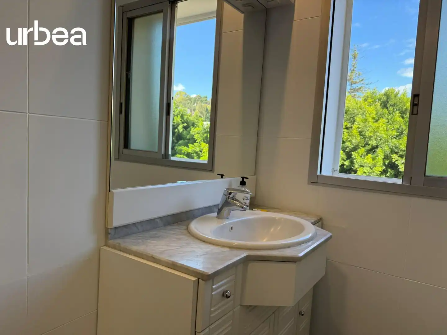 Bathroom of Flat for sale in Málaga  with Air Conditioner, Heating and Private garden