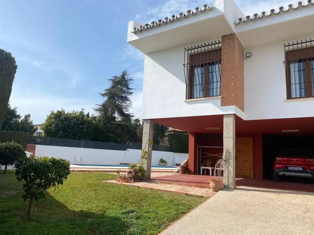 Chalet con piscina en venta en Calle Aceituno, imagen 7