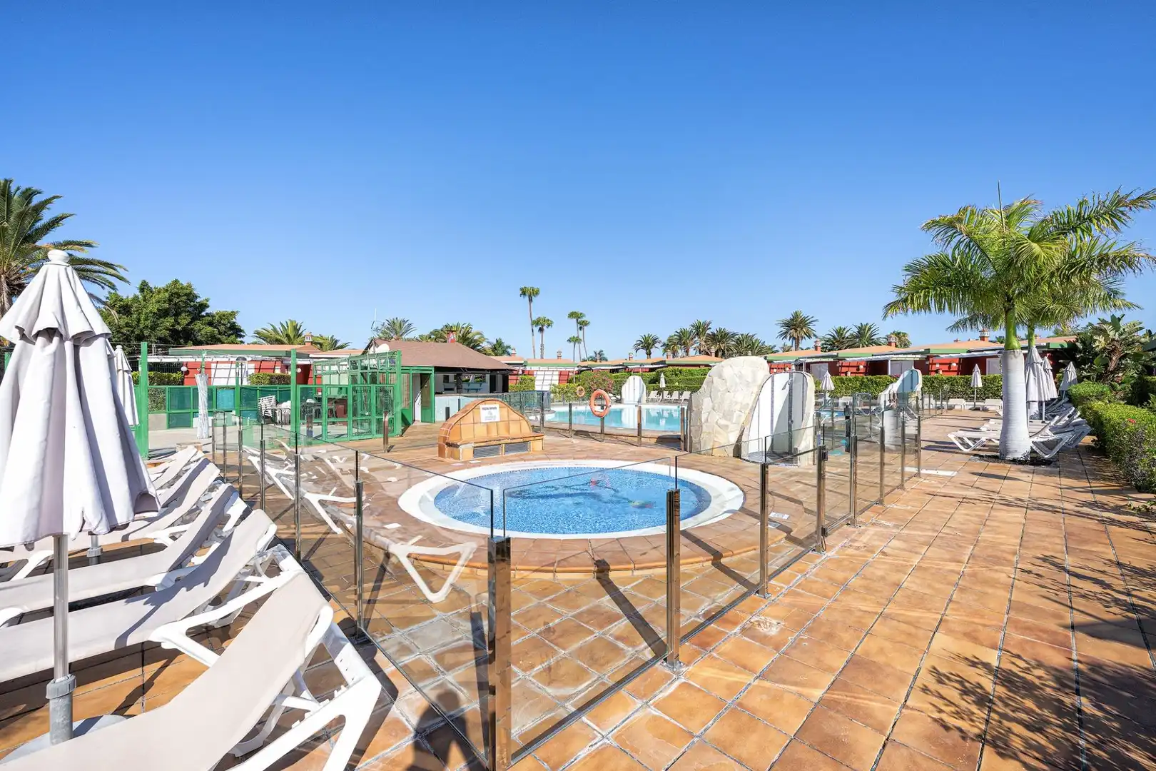 Piscina de Local en venda en San Bartolomé de Tirajana amb Moblat