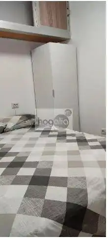 Dormitori de Pis de lloguer en Sevilla amb Aire condicionat, Terrassa i Moblat