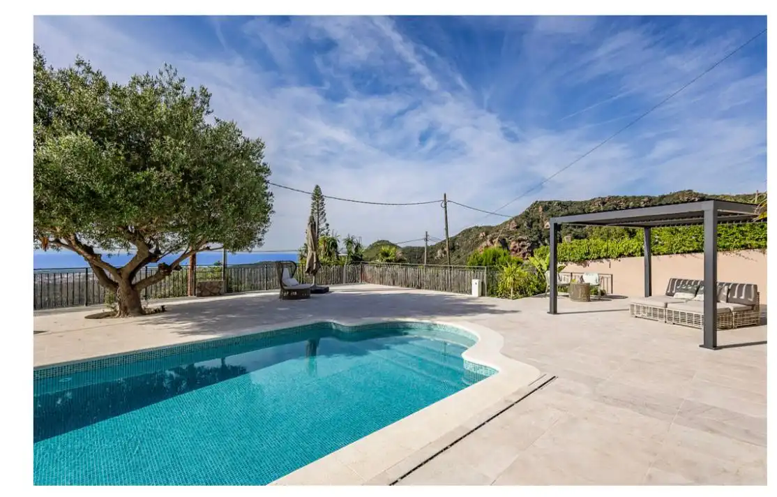 Piscina de Casa o xalet en venda en Gavà amb Aire condicionat, Calefacció i Jardí privat