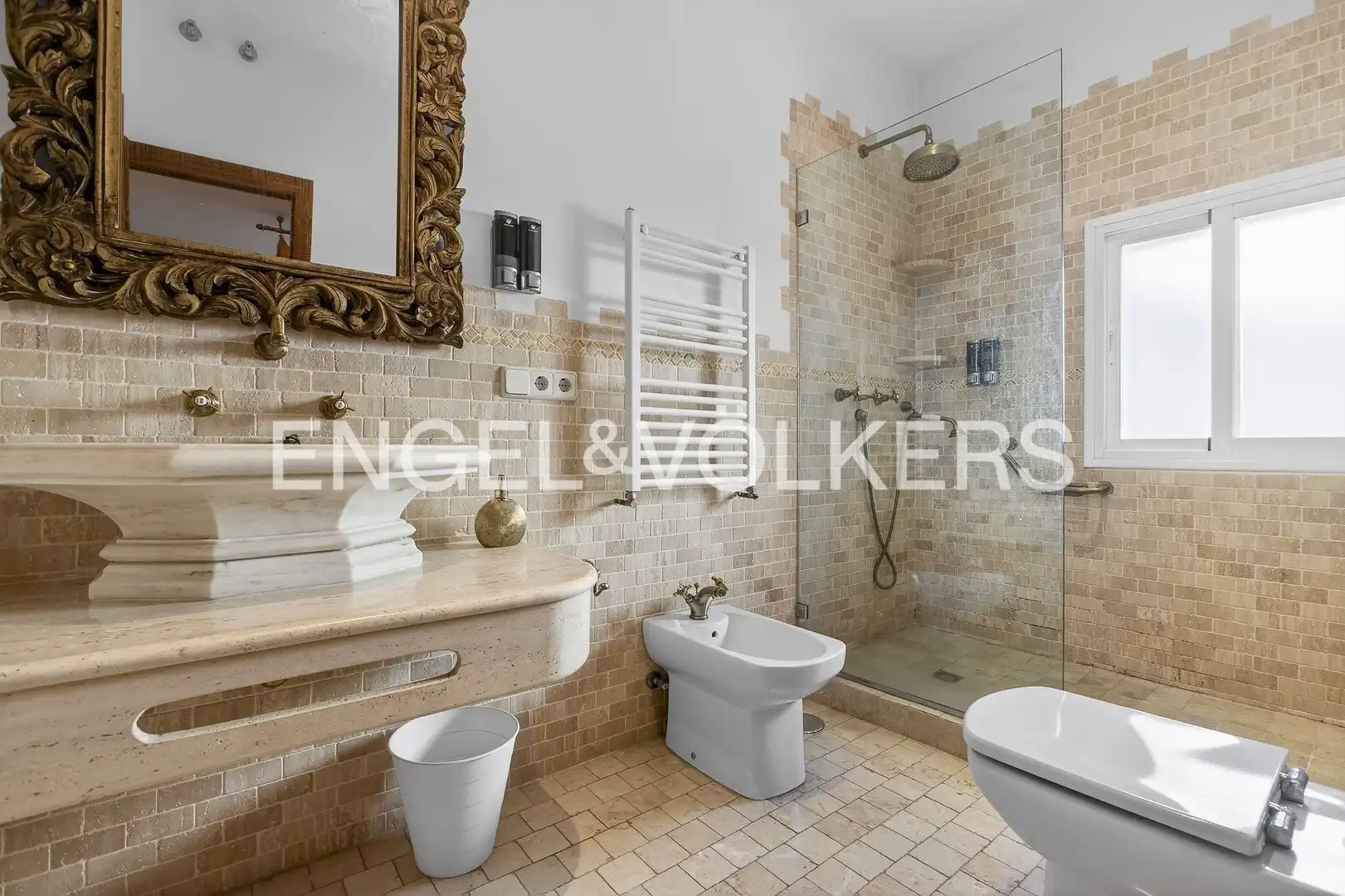 Bathroom of Houses for sale in Sevilla  with Air Conditioner, Heating and Parquet flooring