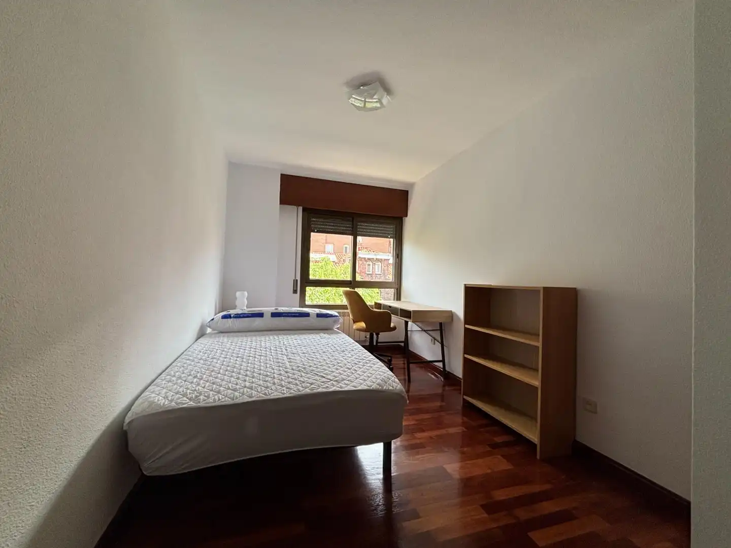 Bedroom of Flat for rent in Madrid  with Air Conditioner, Heating and Parquet flooring