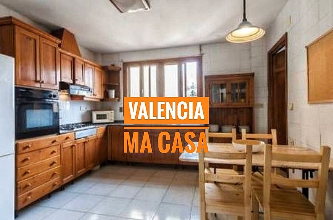 Cocina de Piso de alquiler en  Valencia Capital con Aire acondicionado, Calefacción y Amueblado