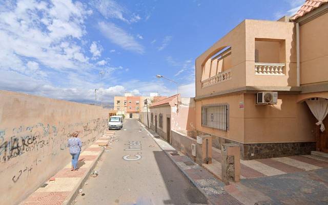 Piso en Venta en  INES (BO), 18 en Carretera Mojonera – Cortijos de Marín