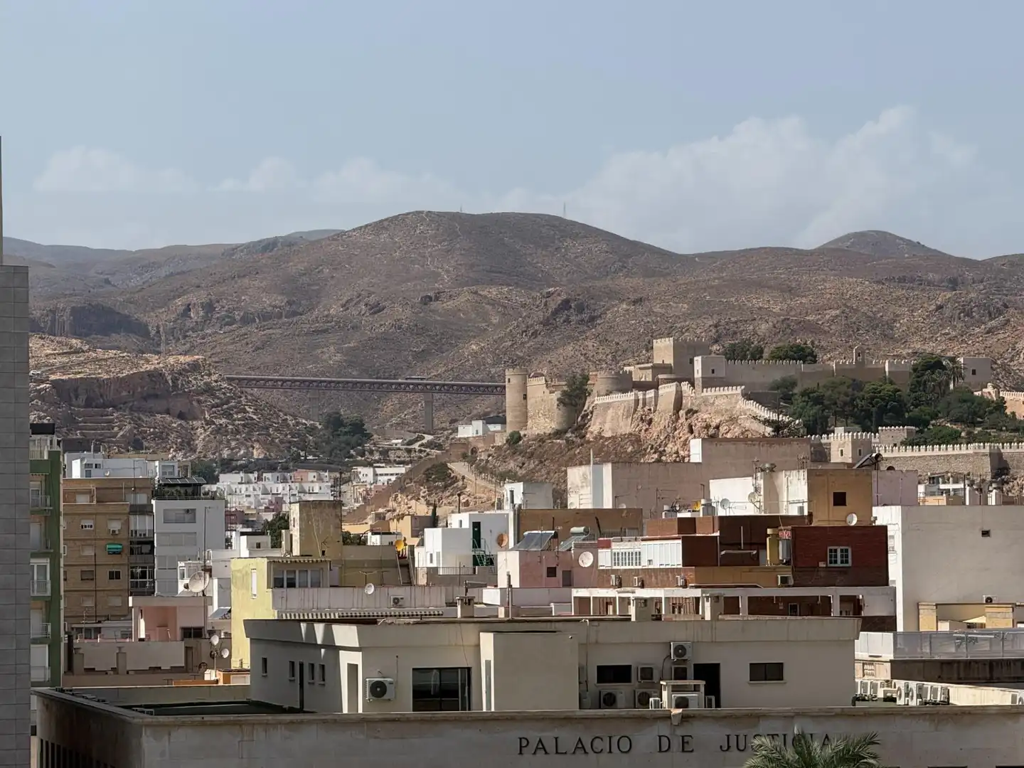 Außenansicht von Wohnung zur Miete in Almería mit Klimaanlage, Terrasse und Möbliert