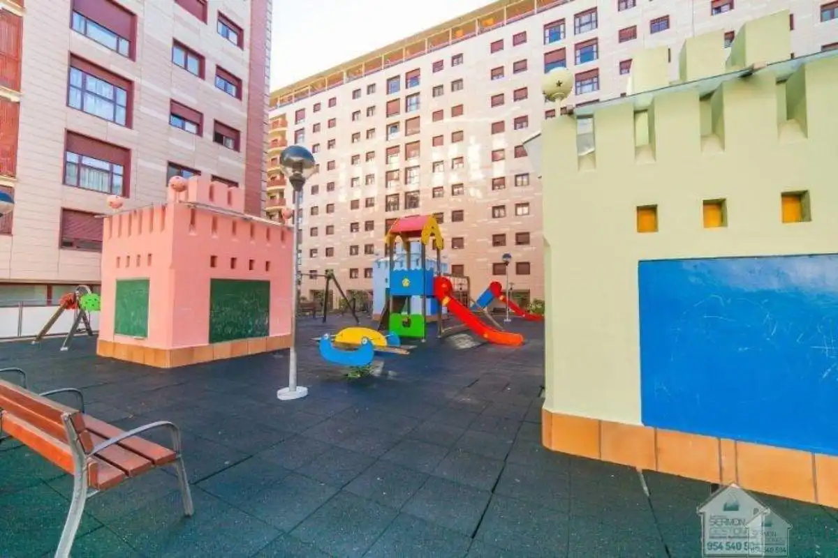 Vista exterior de Pis de lloguer en Sevilla amb Aire condicionat, Calefacció i Traster