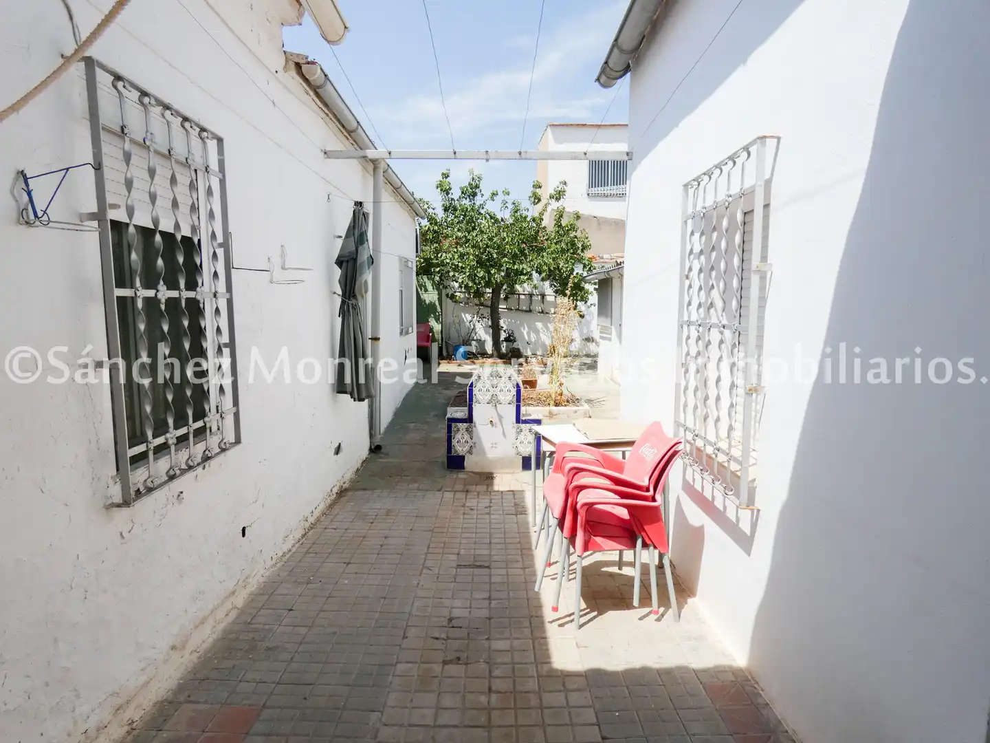 Vista exterior de Casa o xalet en venda en Alcázar de San Juan amb Aire condicionat, Calefacció i Jardí privat