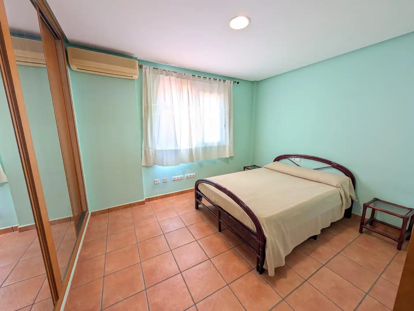 Schlafzimmer von Haus oder Chalet zum Verkauf in Gandia mit Heizung, Privatgarten und Terrasse