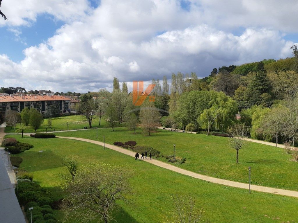 Vista exterior de Oficina en venda en Santiago de Compostela  amb Calefacció