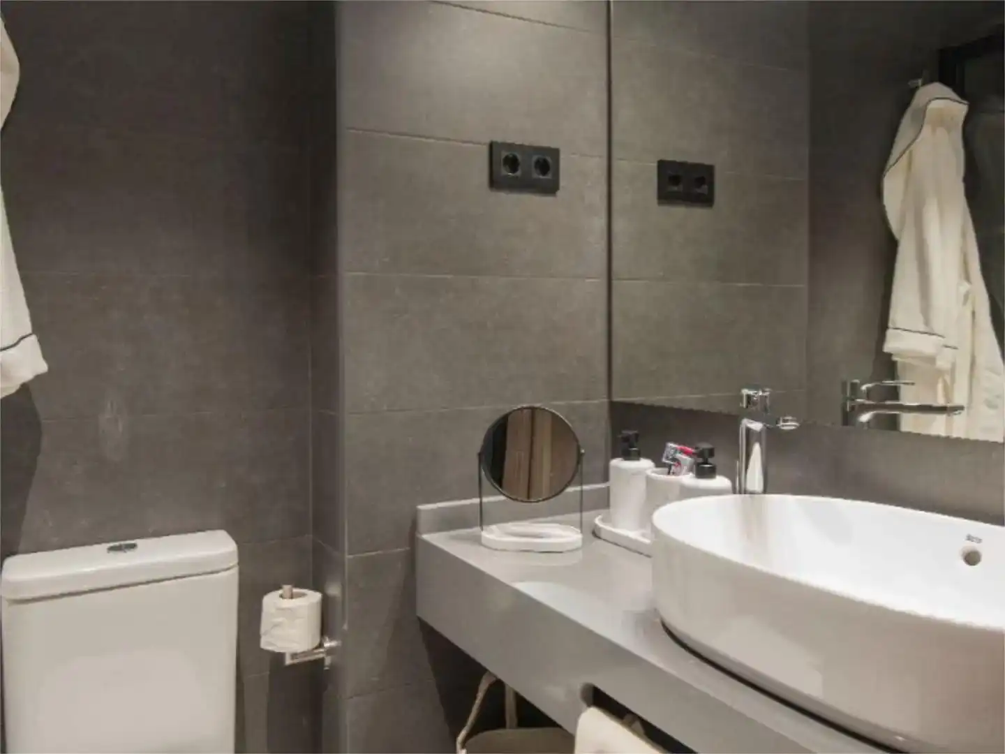 Badezimmer von Wohnung zur Miete in  Madrid Capital mit Klimaanlage und Schwimmbad