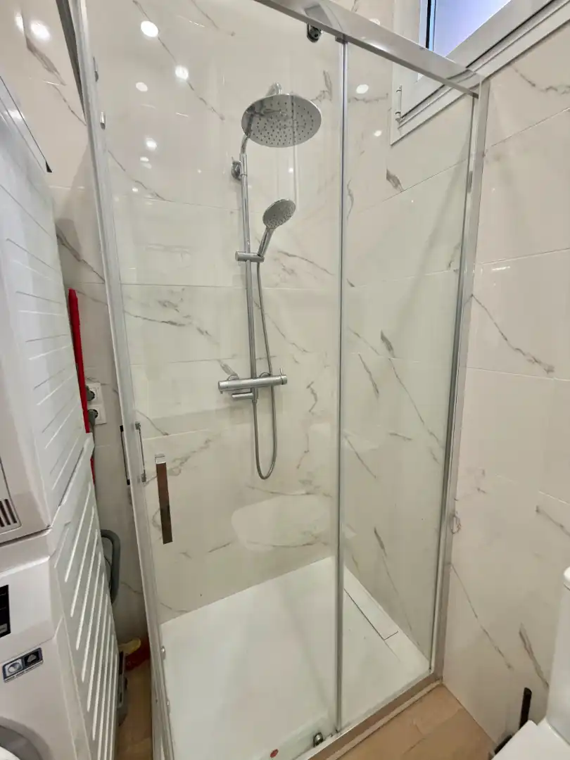 Badezimmer von Geschaftsraum zum Verkauf in Madrid mit Klimaanlage, Heizung und Möbliert