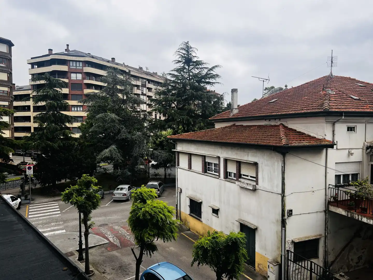 Außenansicht von Wohnung zum Verkauf in Colindres mit Heizung, Parkett und Terrasse