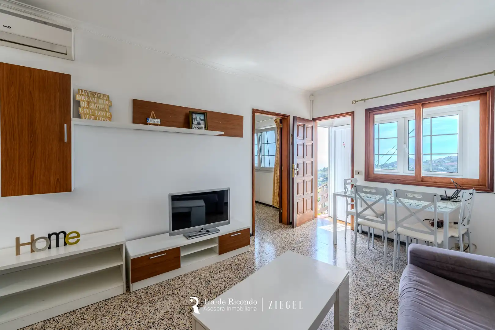 Living room of Houses for sale in Santa Brígida  with Air Conditioner, Private garden and Terrace