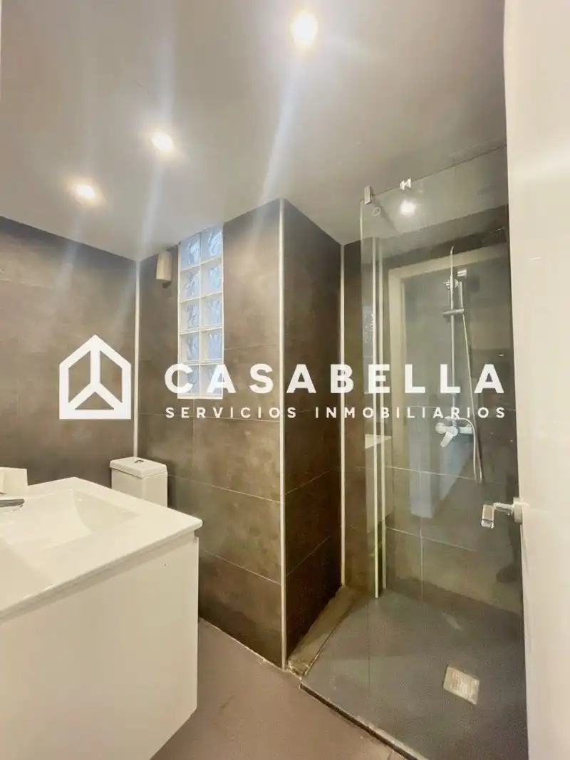 Bathroom of Flat for sale in Valencia  with Air Conditioner, Heating and Terrace
