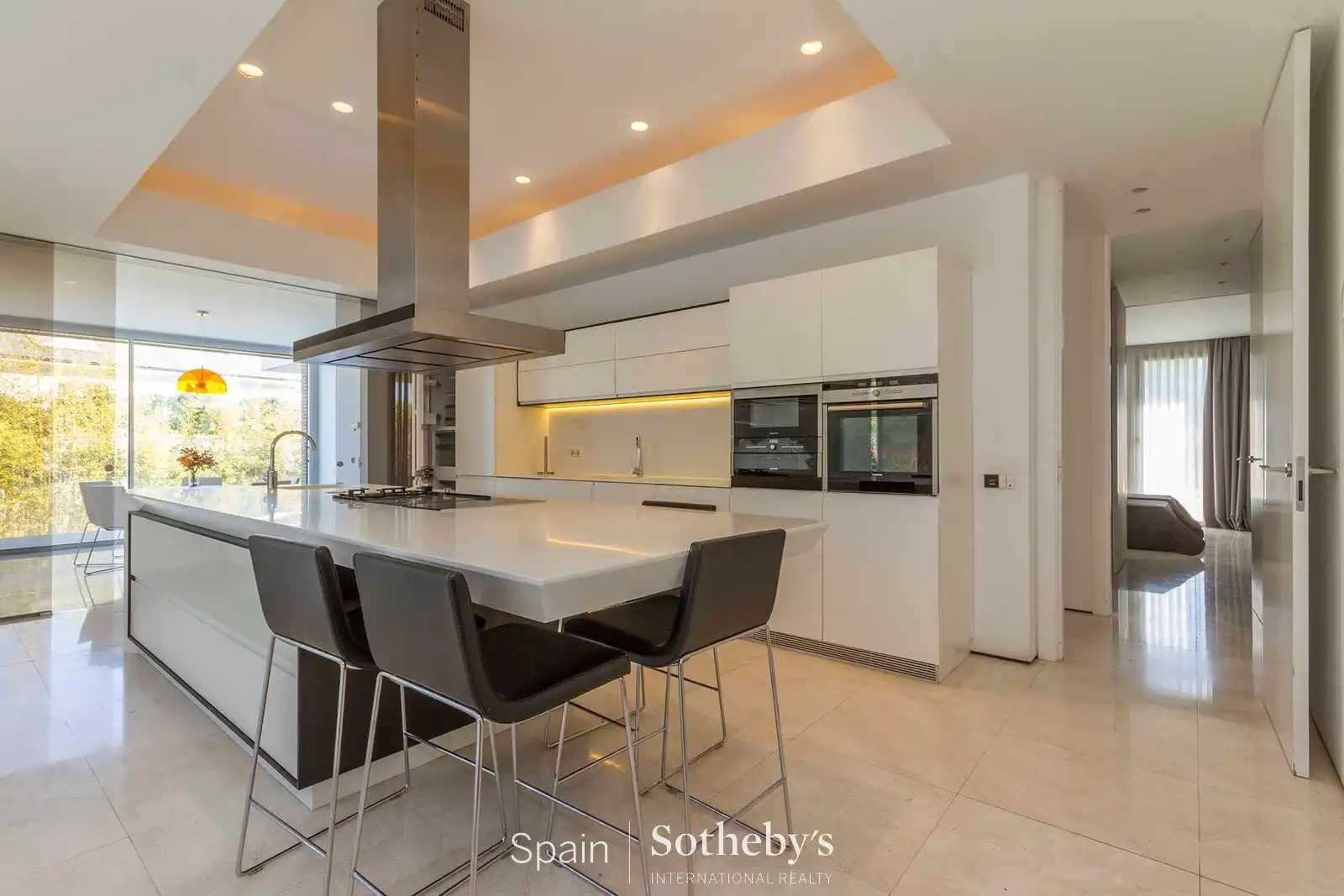 Cocina de Casa o chalet en venta en Madrid con Aire acondicionado, Calefacción y Jardín privado
