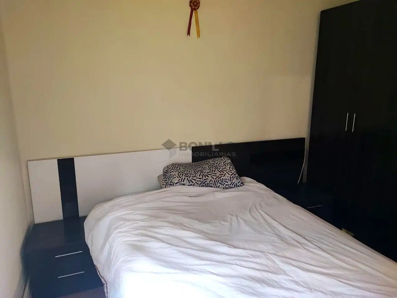 Dormitori de Apartament en venda en Teruel amb Calefacció i Moblat