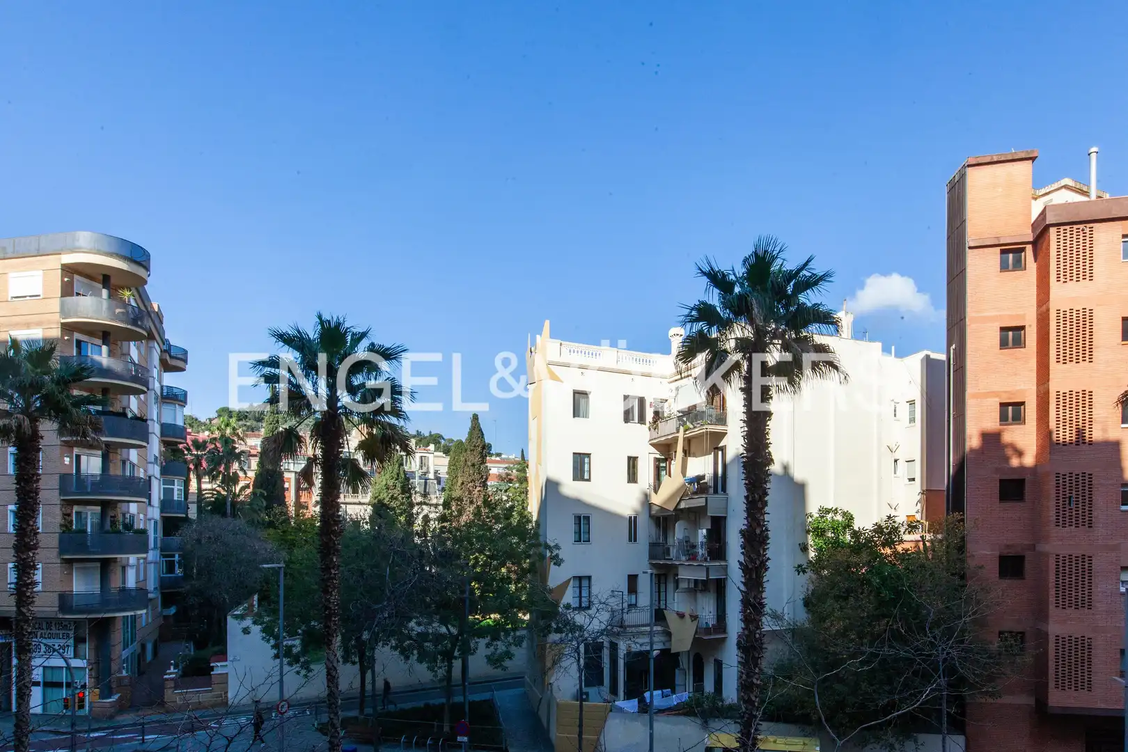 Außenansicht von Wohnung zum Verkauf in Barcelona mit Klimaanlage, Heizung und Privatgarten
