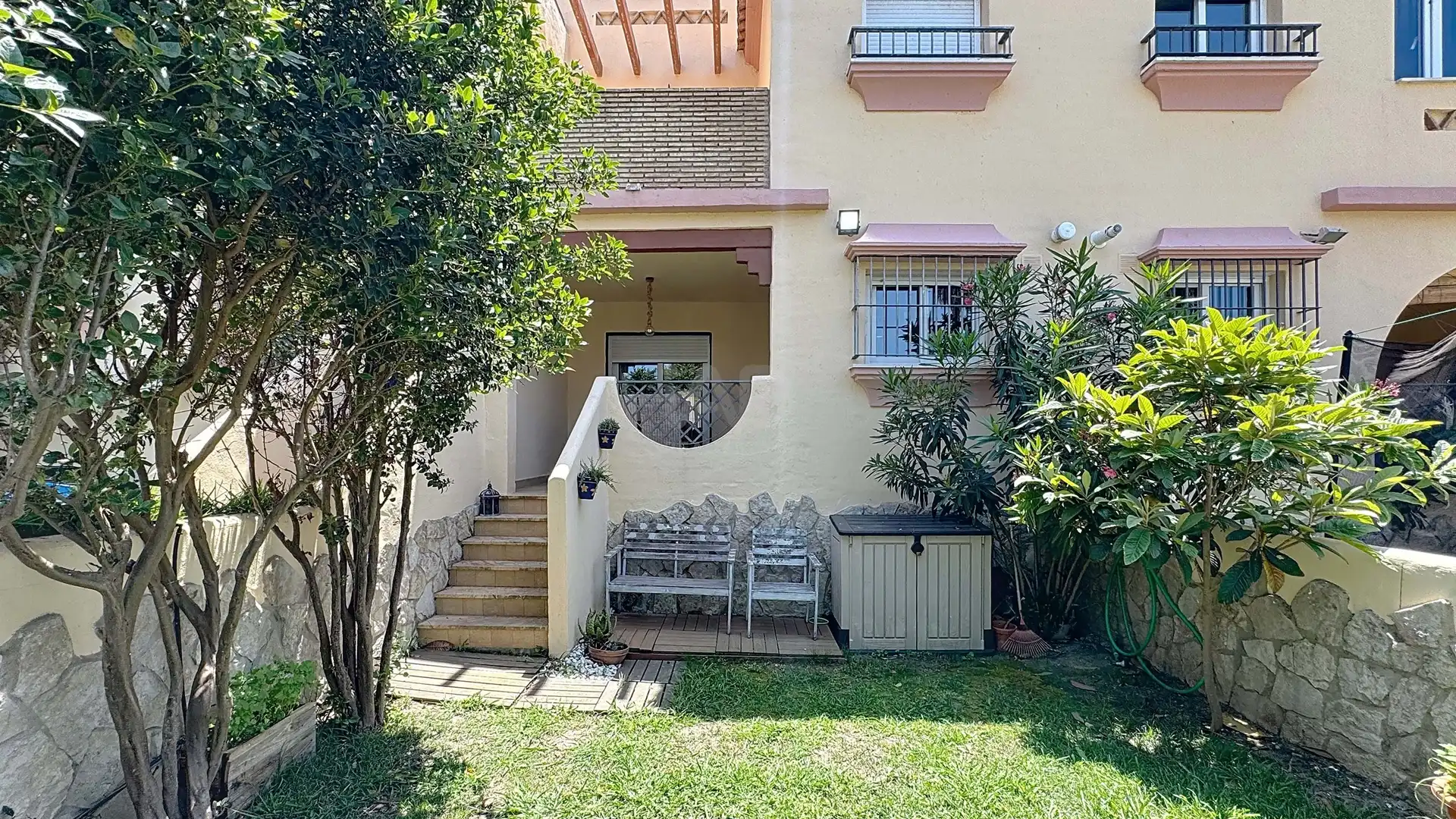 Jardí de Casa adosada en venda en Tarifa amb Calefacció, Terrassa i Piscina