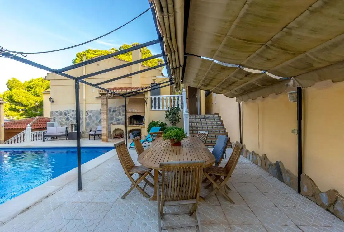 Chalet con piscina en venta en Los Balcones - Los Altos, imagen 3