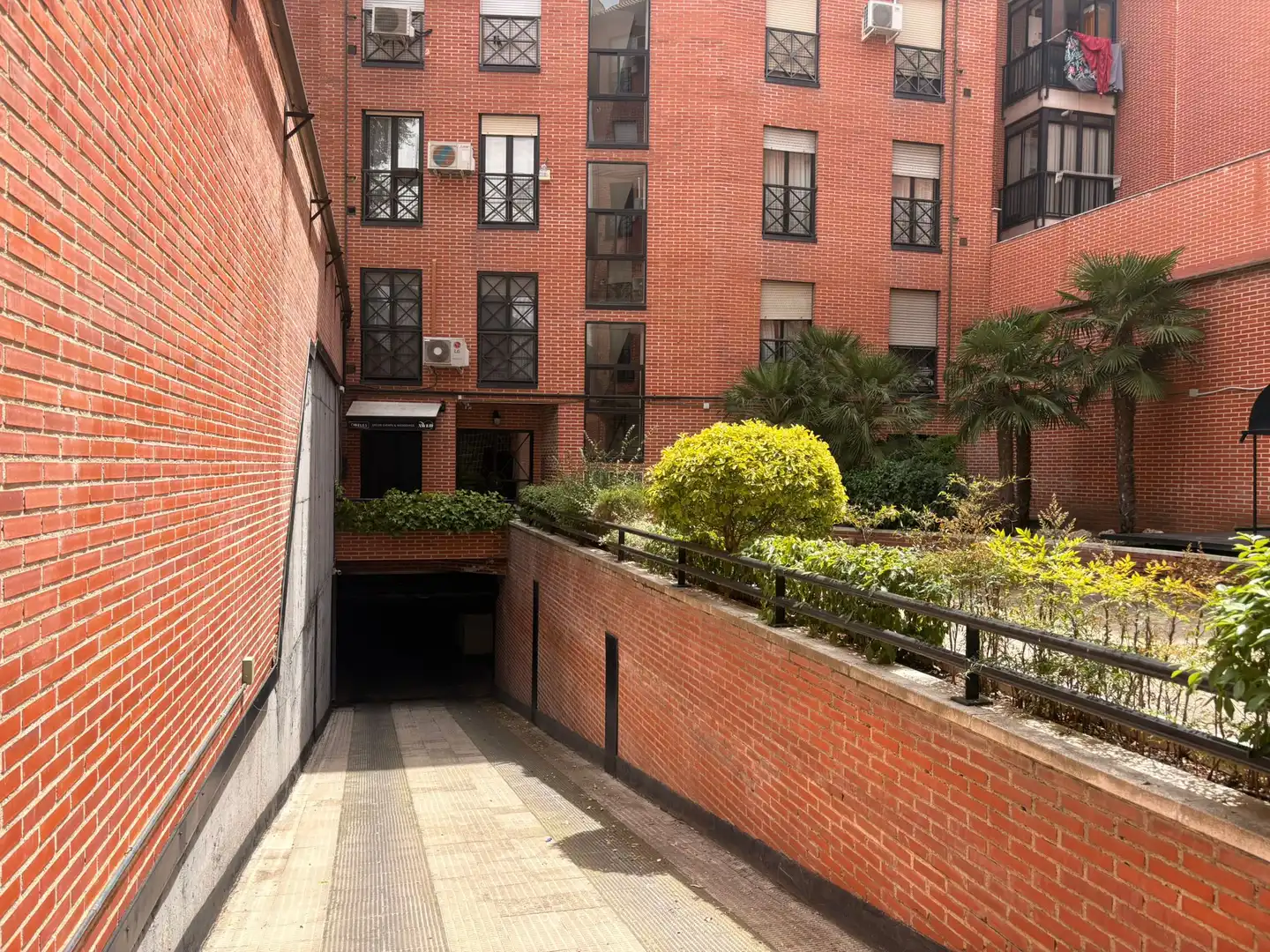 Außenansicht von Wohnung zur Miete in Madrid mit Heizung und Balkon