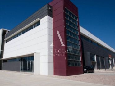 Nau industrial de lloguer a Avenida Mogent 4