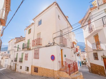 Casa pareada con balcón en venta en Calle Calle San Juan