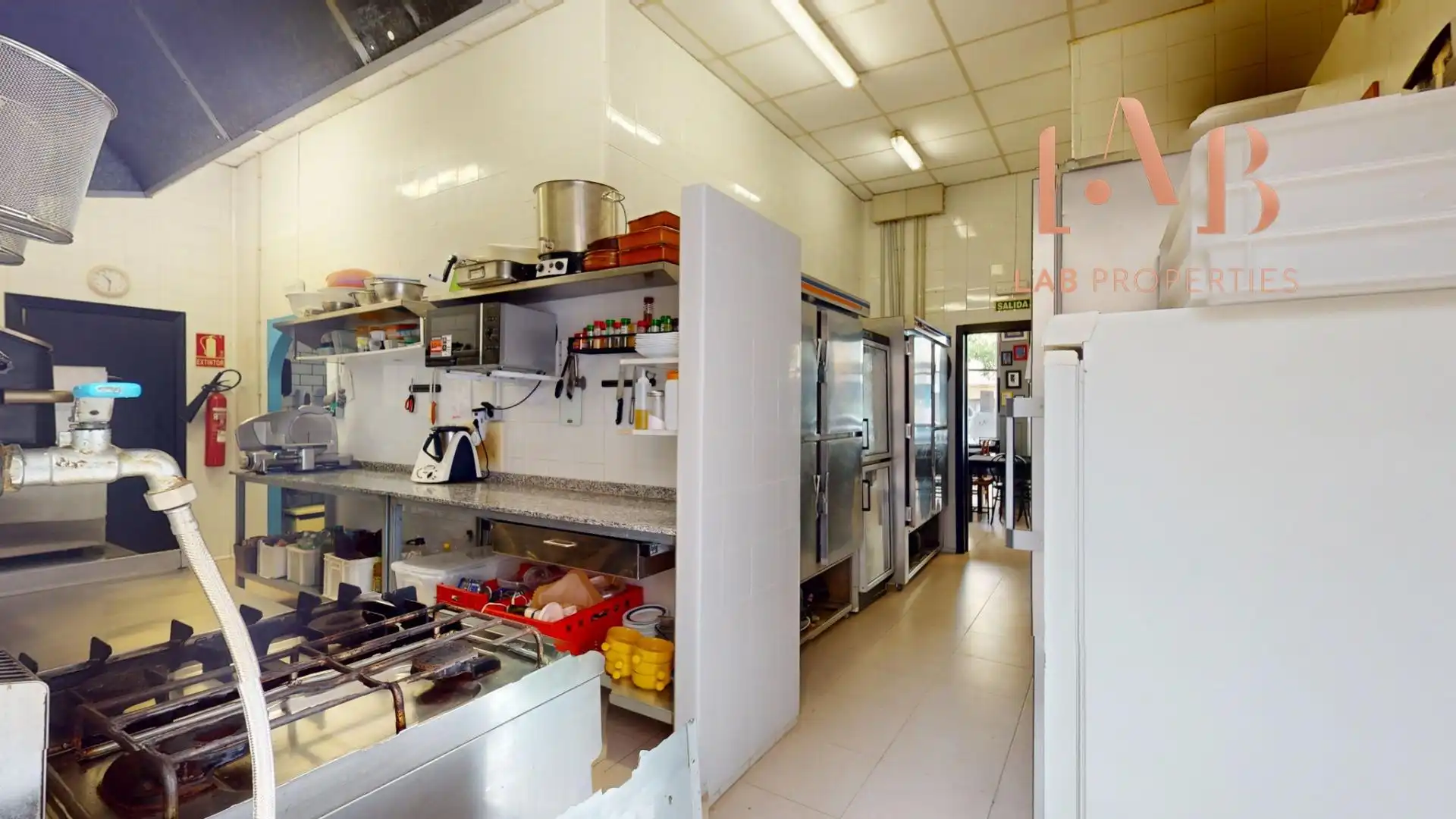 Cuina de Local de lloguer en  Palma de Mallorca amb Aire condicionat i Moblat