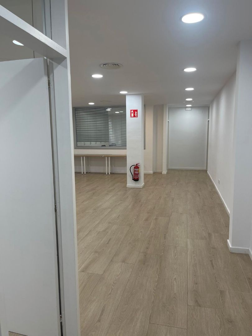 Oficina de lloguer en Mataró amb Aire condicionat, Calefacció i Moblat