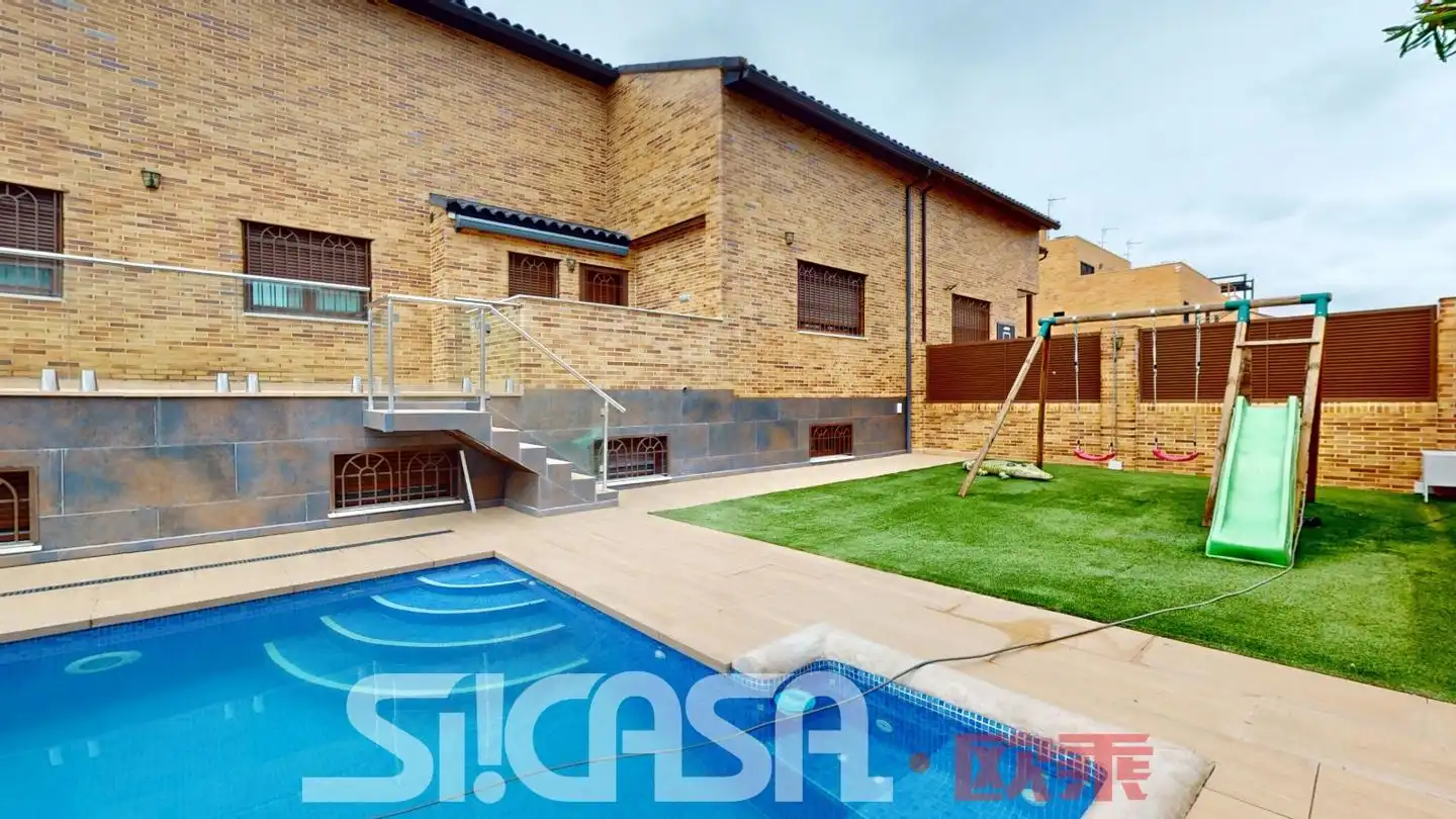 Semi-detached house with pool for sale in Parla Este, imagen 8