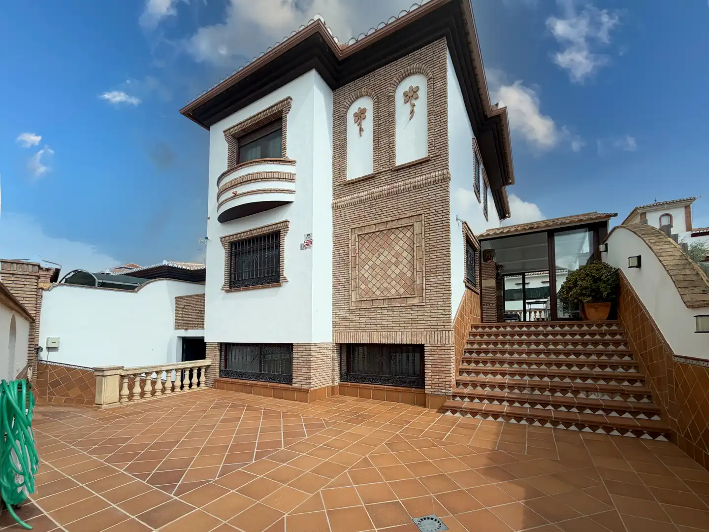 Vista exterior de Casa o chalet en venta en Gójar con Aire acondicionado, Calefacción y Jardín privado
