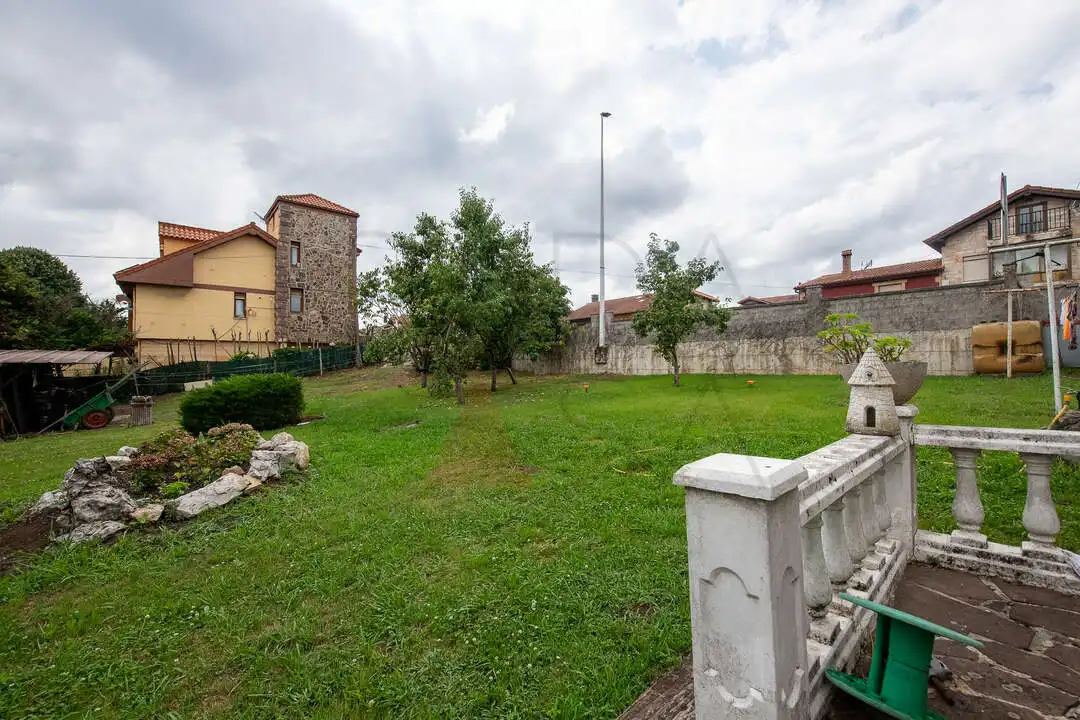 Casa o xalet en venda en El Astillero   amb Calefacció i Jardí privat