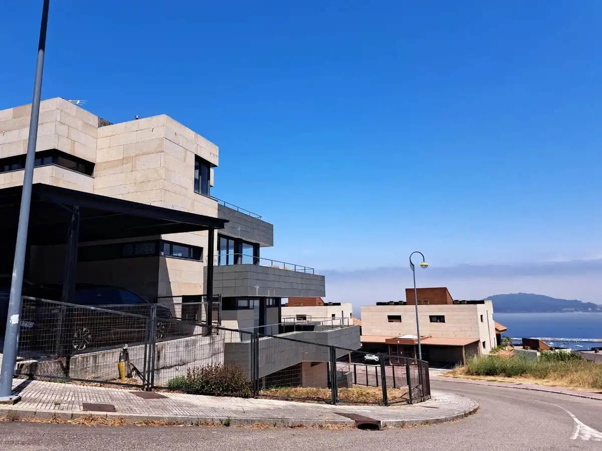 Vista exterior de Piso en venta en Baiona con Terraza, Trastero y Alarma